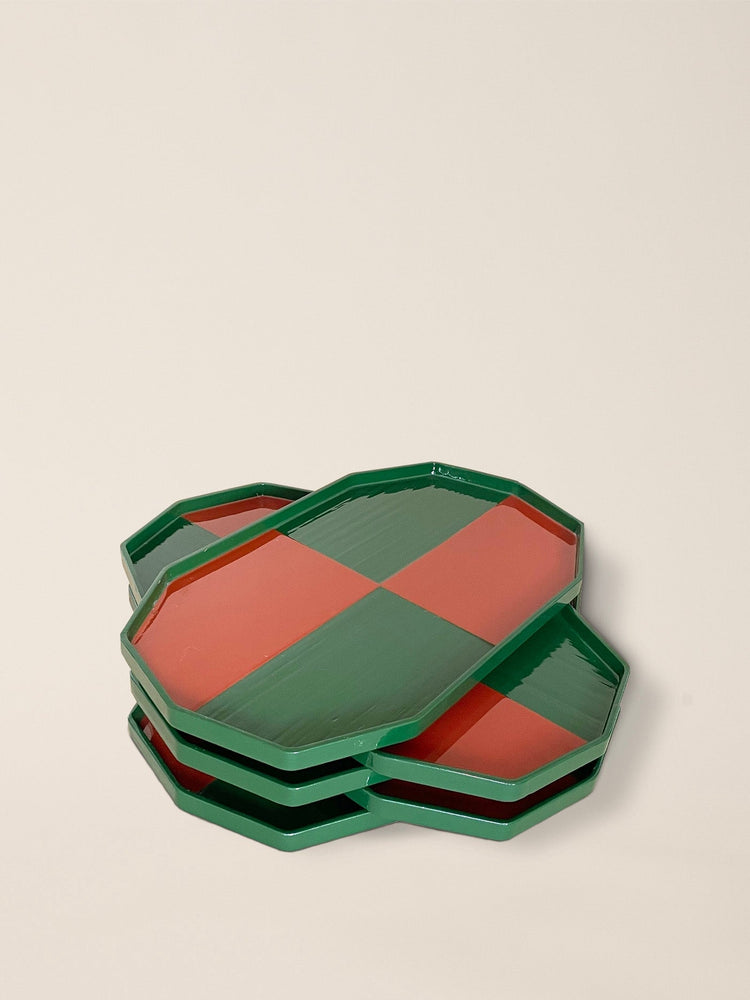 Plateau polygonal rouge et vert Plateaux Graziella Semerciyan Gallery 