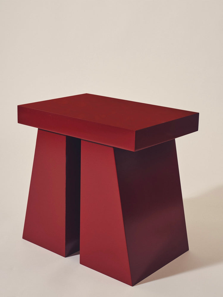 Table / assise Lucky Teeth Rouge Assises AGNST Design 